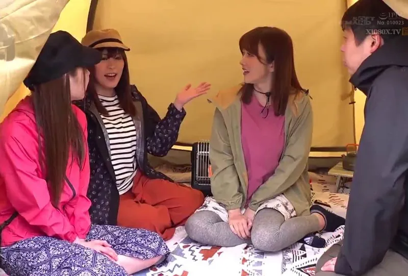 Chuyện lạ đời, chồng yêu thay người vợ đi cắm trại với mấy cô bạn của vợ ở khu phố…